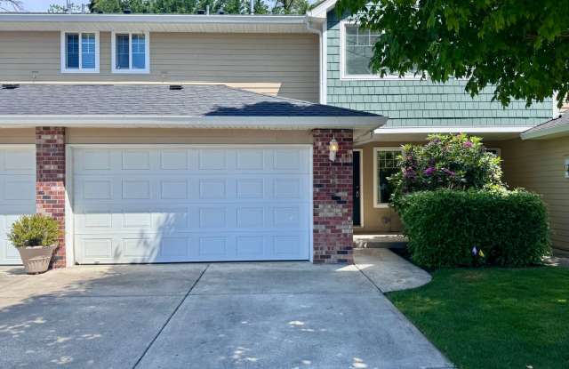 EZ living, Private Townhome setting Central Vancouver