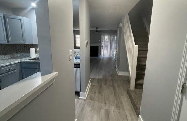 Adorable 2 bedroom 2.5 bathroom townhome | Located in the heart of Charlotte, NC