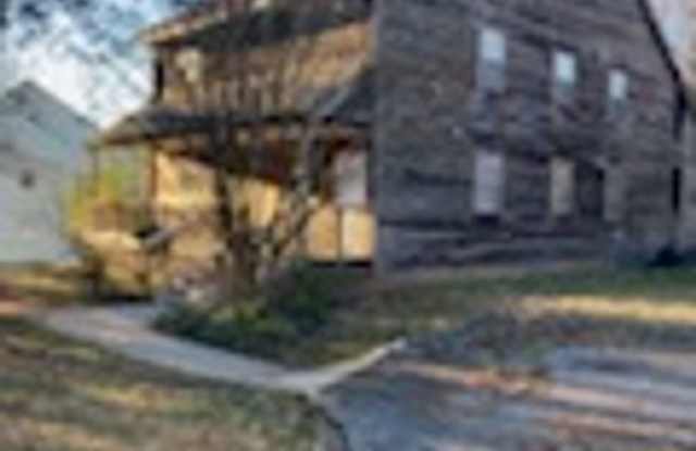 Knoxville 37914 - 2 bedroom, 2 bath completely updated $1500.00 - Text Tara Hayes (865) 242-8010 - Visit REARENT.COM to APPLY.
