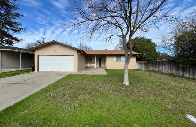 Comfortable Foothill Farms Home near schools, parks, theater and Hwy 80.