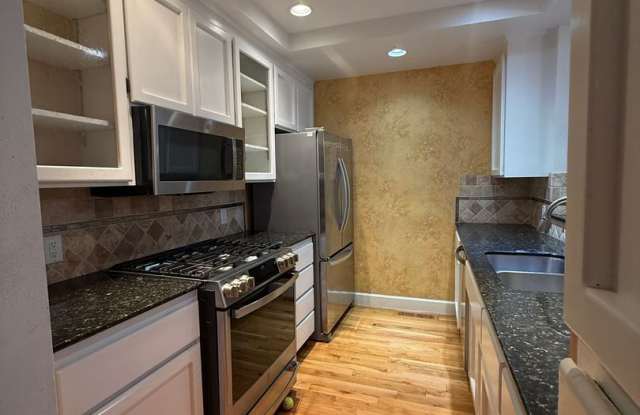 Santa Cruz Townhome Near UCSC!