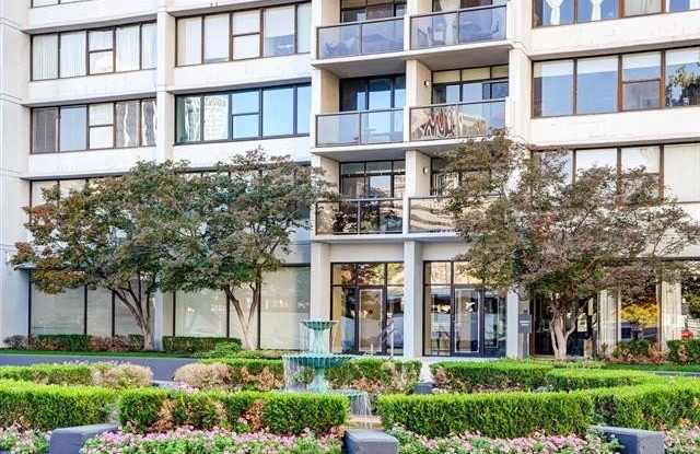 410 W 7th Street unit: 1023