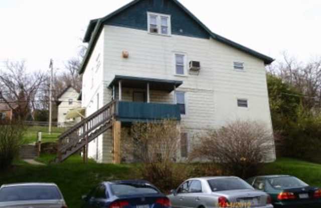 Photo of 464 Stewart Street - 3