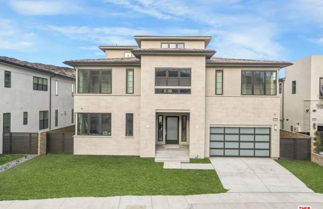 11848 N Hillsborough Ln