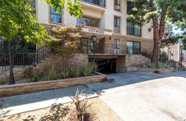 15344 Weddington Street