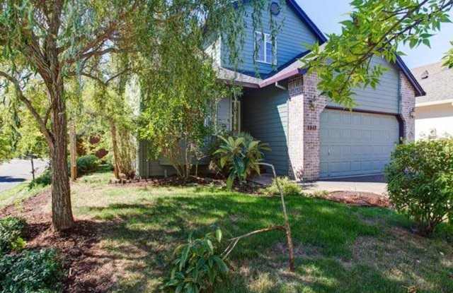 SUNNY  BRIGHT SINGLE FAMILY HOME IN HILLSBORO