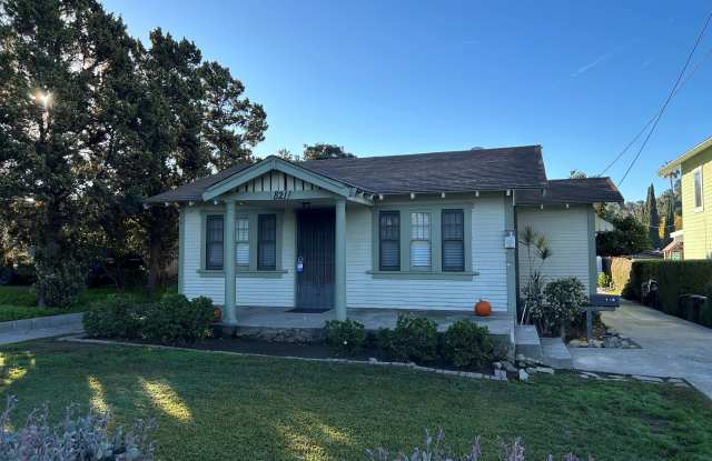 Photo of 821-821 1/2 El Centro Street - 821