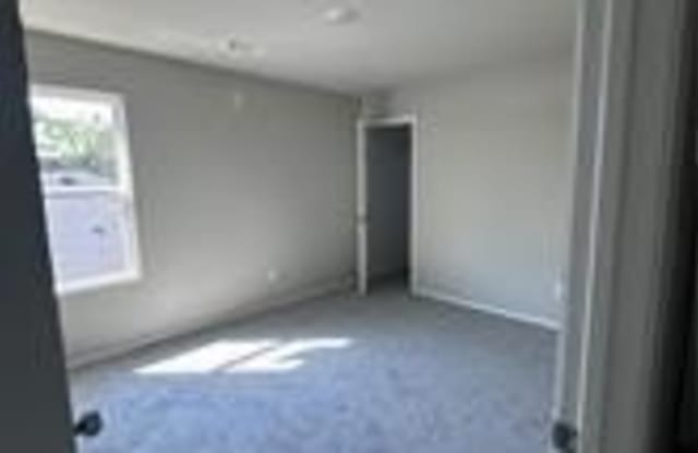 2313  E Buffalo  BND