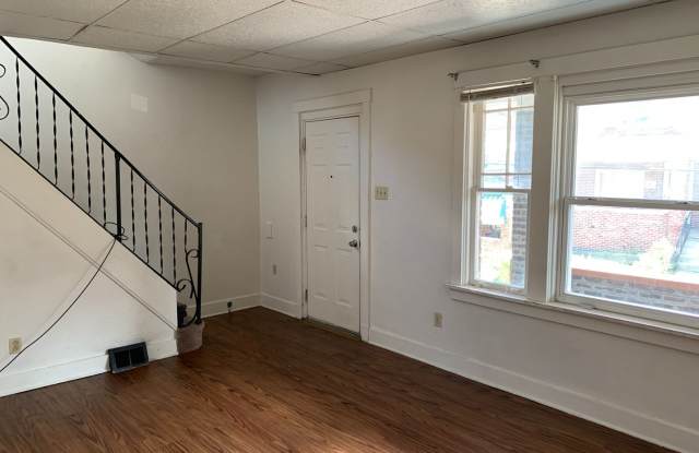 LARGE, RECENTLY UPDATED HOME AVAILABLE FOR AUGUST!