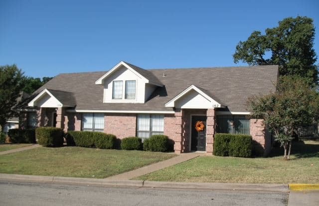 111 O'Brien Ct - 111 Obrien Ct, Weatherford, TX 76086