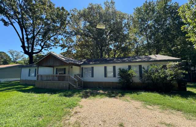 NICE 4/2 MOBILE HOME ON FLOURNOY LUCAS