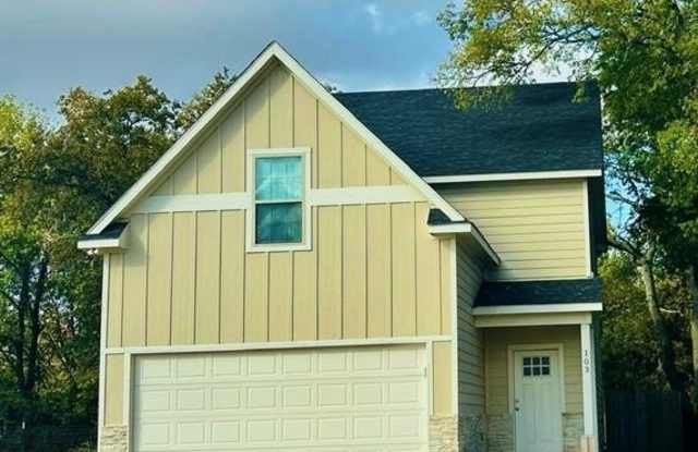 Photo of 103 E 15th Street