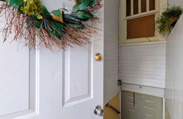 Fully Furnished, 1 Bedroom Basement Apartment! Short Term Rental!