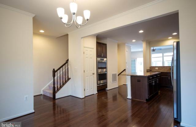 Photo of 8024 CAYZER Lane