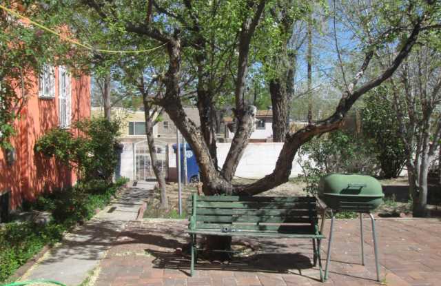 UNM LAW SCHOOL NORTH CAMPUS 3 Bedroom 2 Bath with Garage