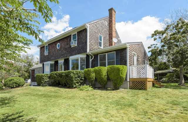 22 JH Dwyer Drive - 22 J H Dwyer Drive, Newport East, RI 02842