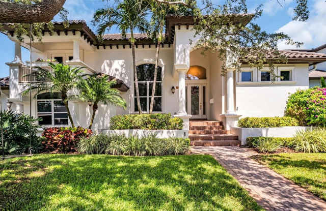 Photo of 1089 CORDOVA BOULEVARD NE