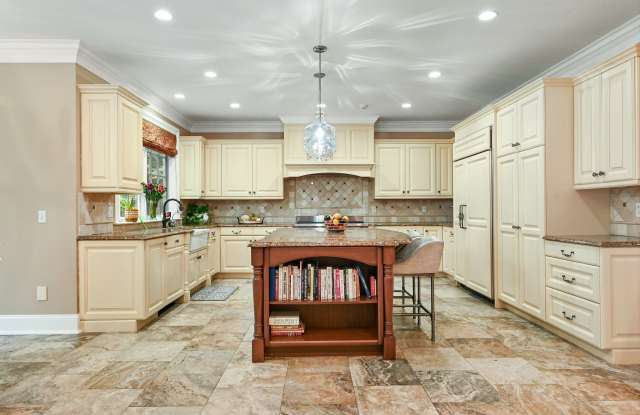 87 Buckingham Ridge Road