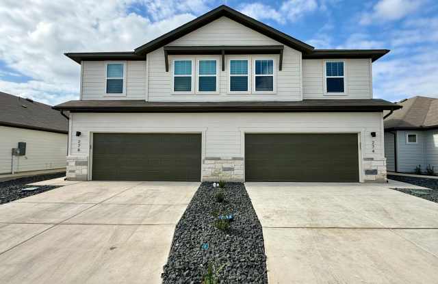 Want luxury living in the Far West ...Look no further...Amanda Park is it!