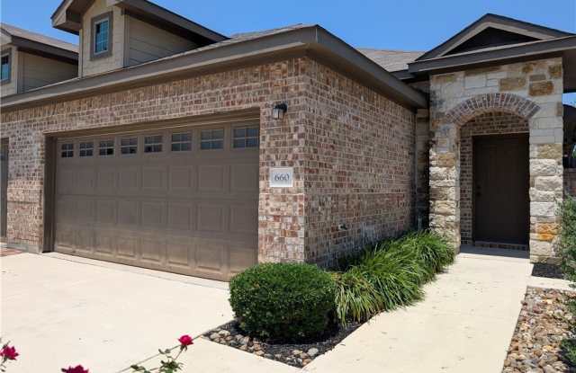 660 Creekside Circle