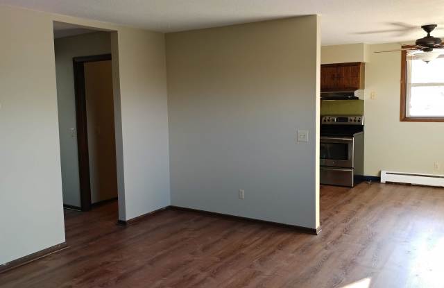901 4th St NE - 3