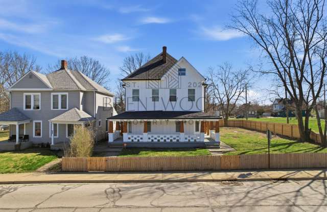 Contemporary 4bed/3bath with Private Yard