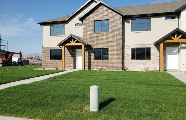 Beautiful 4-Bedroom Townhome in Prime Springville Location!