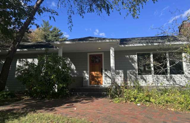 Photo of 3BR RANCH BRUNSWICK SEASONAL FURNISHED