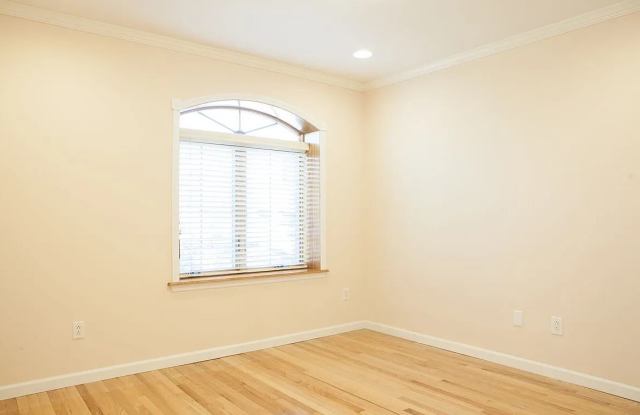 4048 194th St Apt A1