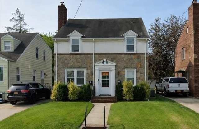 Photo of 69 Sheridan Avenue unit: 2Nd Floor