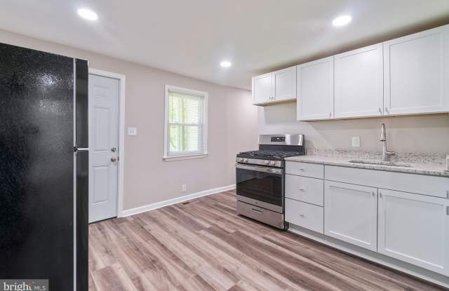 107 FUSTING Avenue unit: A