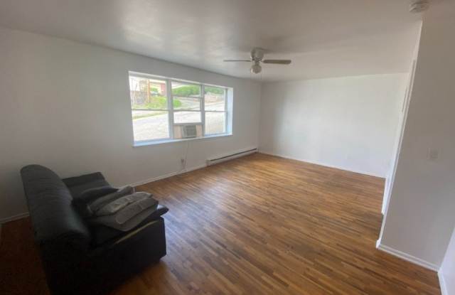 Photo of 118 Main St