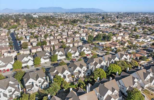 Large Renovated 3bed x 2.5bath Townhouse with Private Patio  2-Car Garage