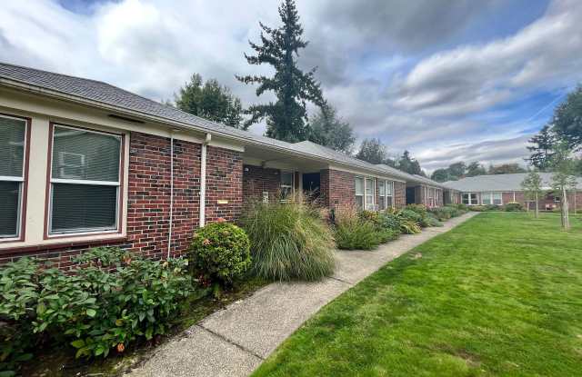 Close-In / Large 1-Bedroom! Off Street Parking, Hardwood Floors  Pet Friendly! - 1431 Northeast Shaver Street, Portland, OR 97212