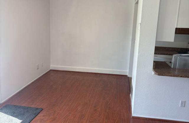 1018 E REDFIELD Road