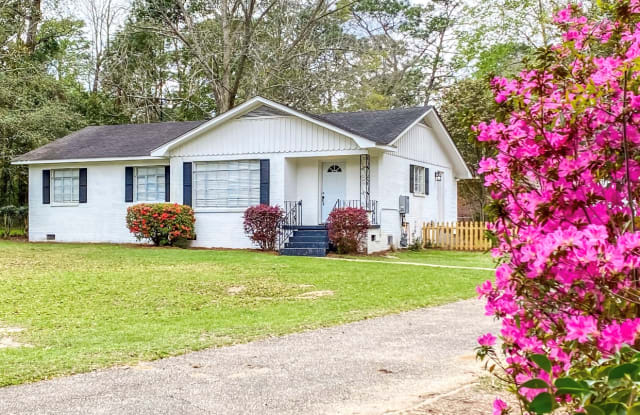 286 Larkspur St - 286 Larkspur Street, Mobile, AL 36609