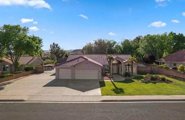 Bloomington Beauty!  6 month lease