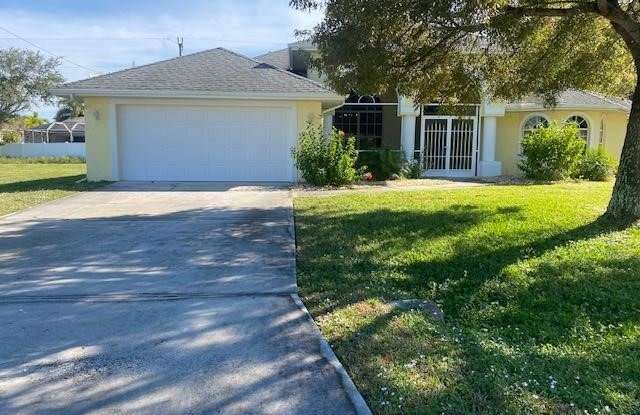 3401 SW 25th Place