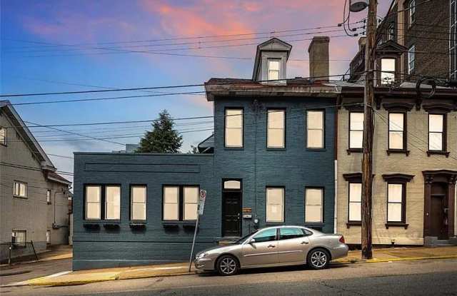 375 1/2 Main St