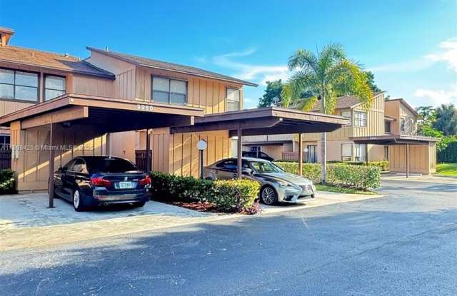 9986 Royal Palm Blvd