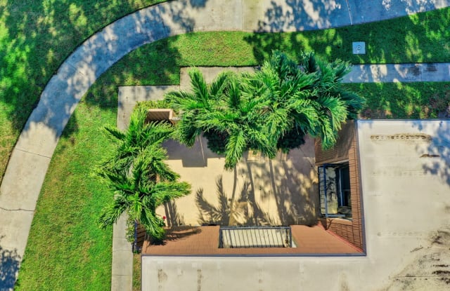 423 4th Ct - 423 4th Court, Palm Beach Gardens, FL 33410