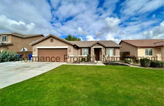 Charming 3 Bed/2 Bath SW Bakersfield Home w/ Security Deposit Alternative Option