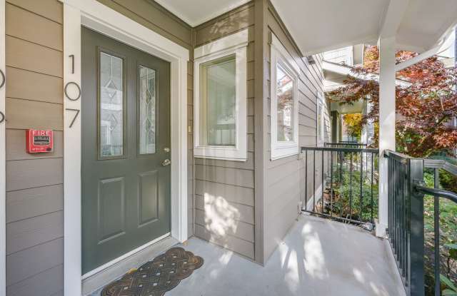 Cozy contemporary condo offers tranquility and convenience close to Columbia City.