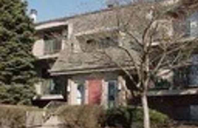 Newly Updated 2 bedroom 1.5 Bath Unit.