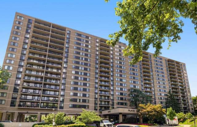 Renovated 1 bdrm /1.5 bath Condo, Utilities & Parking Included - Available Now!