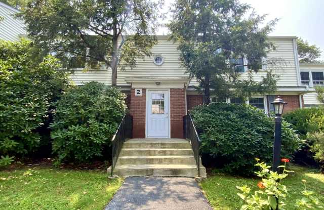2 Huguenot Street unit: 4