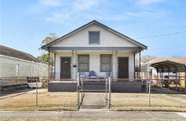 1513 L B LANDRY Avenue