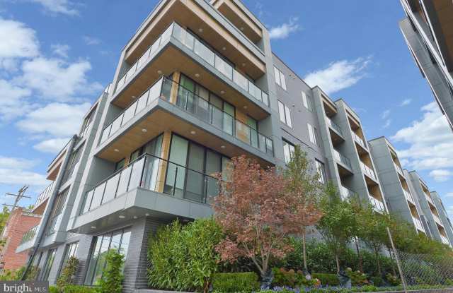 236 THOMPSON Street unit: B501