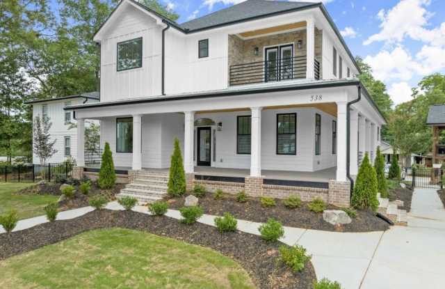 538 W Shadburn Avenue