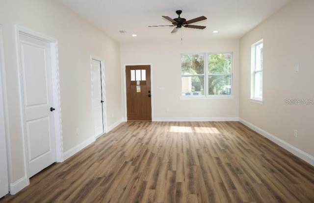 8406 N SEMMES STREET